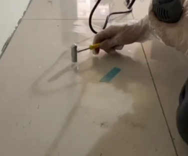南昌市瓷砖开裂维修公司专业分享瓷砖在铺贴前如果没有沥干水分，将会导致以下问题